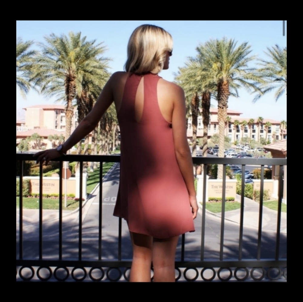 💟 Lulu's Dress - Picture 2 of 4